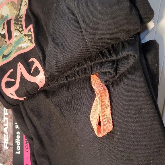 Ladies Sleep Pants Realtree Camo - Picture 6 of 6